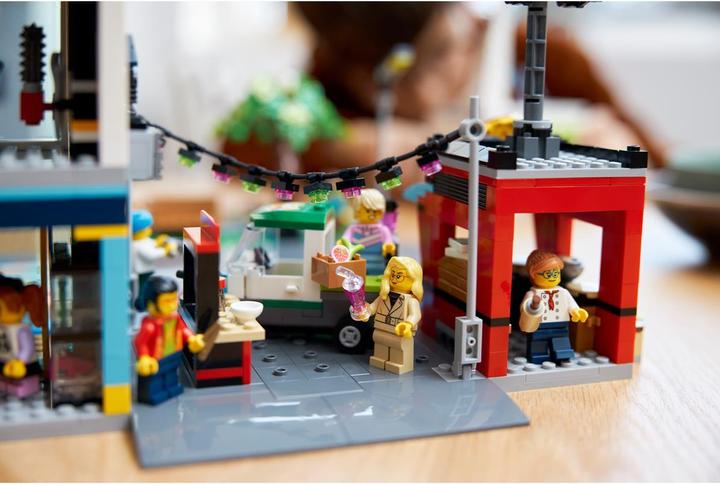 Actual product image LEGO City centre (60380, LEGO City)