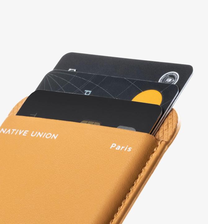 Image du produit Native Union jaune dorée (Apple iPhone 15, Apple iPhone 15 Plus, Apple iPhone 15 Pro Max, Apple iPhone 15 Pro)