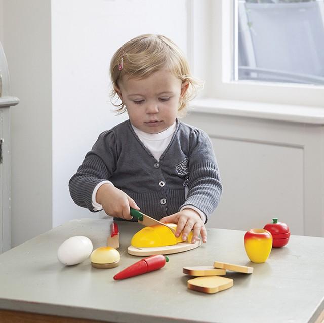 Actual product image New Classic Toys Cutting food