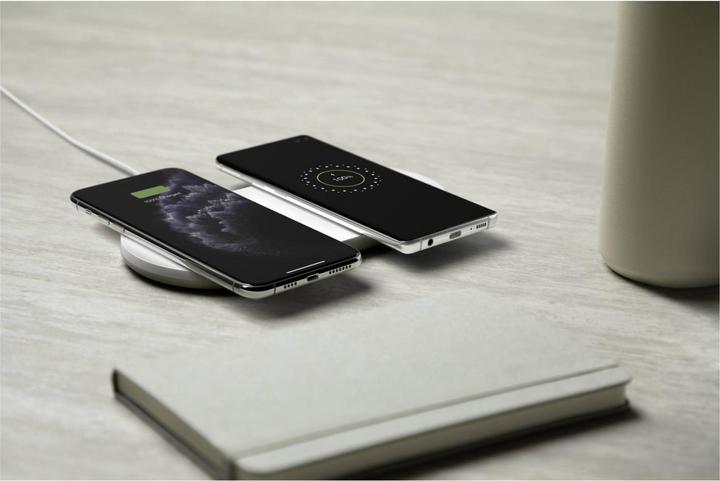 Actual product image Belkin Dual Wireless Charging Pad mit Netzteil (10 W)