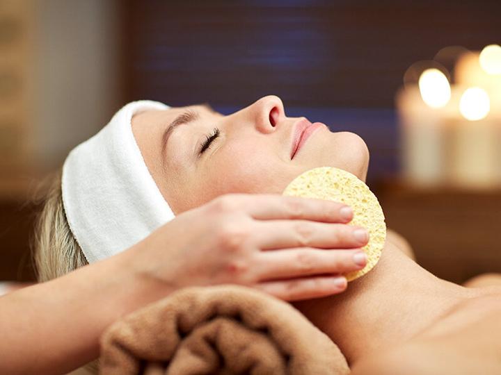 Immagine prodotto Smartbox Joyeux anniversaire: riposo con accesso alla spa, massaggio o cura (1 pers.)