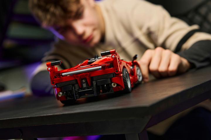 Actual product image LEGO Ferrari FXX K (42212, LEGO Technic)