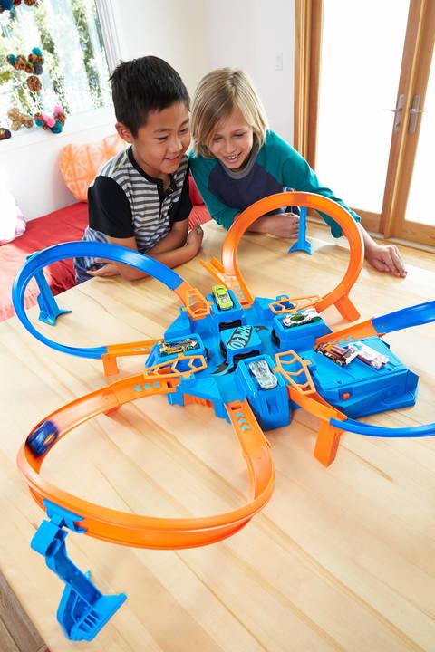 Actual product image Hot Wheels Criss Cross Crash