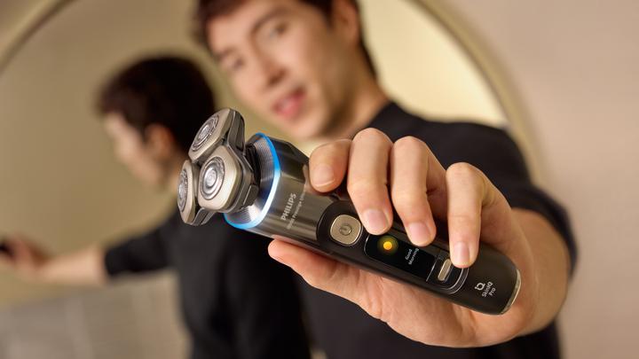 Actual product image Philips i9000 Prestige Ultra XP9405/31 Wet & Dry Electric Shaver with SkinIQ Pro