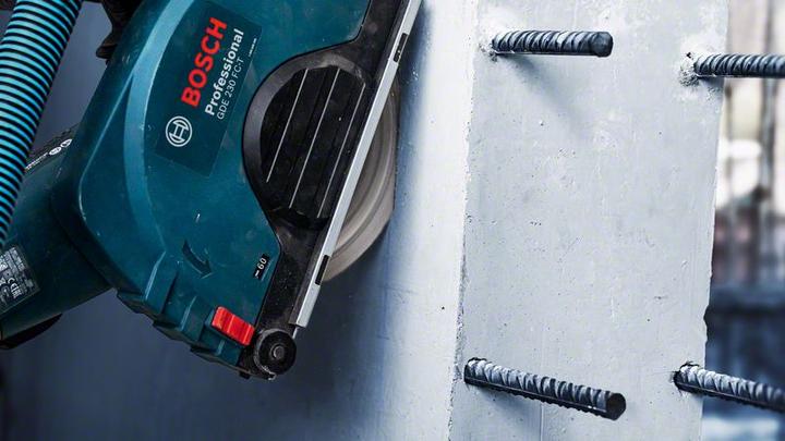 Produktbild Bosch Professional Zubehör EXPERT MultiMaterial Diamanttrennscheiben, 230 x 22,23 x 2,4 x 15 mm