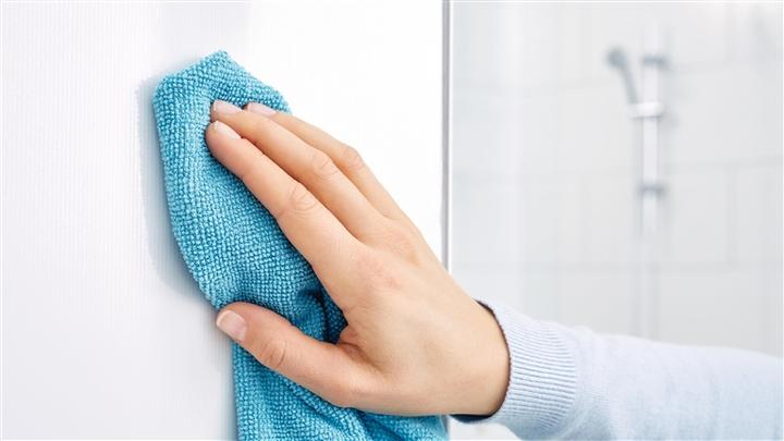 Actual product image tesa SPAA shower squeegee incl. adhesive solution without drilling